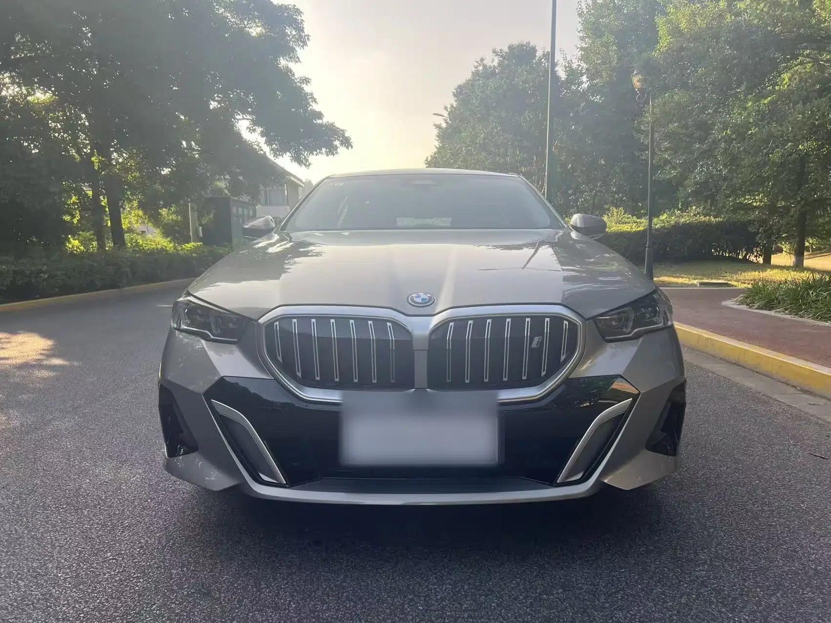 BMW i5 2024 eDrive 35L Luxury Model with M Sport Package — миниатюра 17