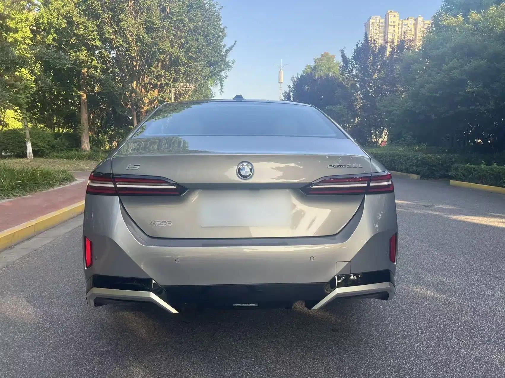 BMW i5 2024 eDrive 35L Luxury Model with M Sport Package — миниатюра 19