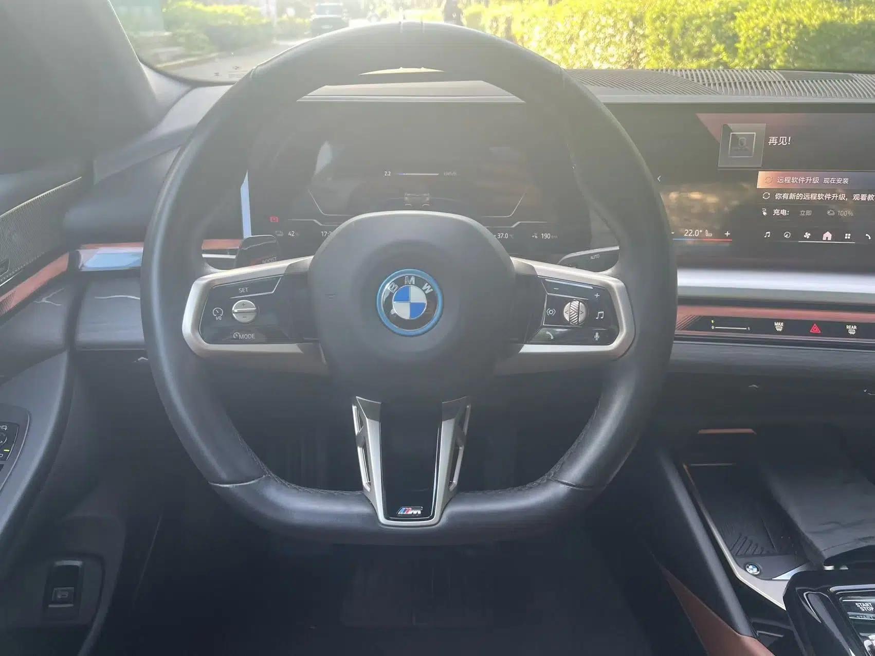 BMW i5 2024 eDrive 35L Luxury Model with M Sport Package — миниатюра 22