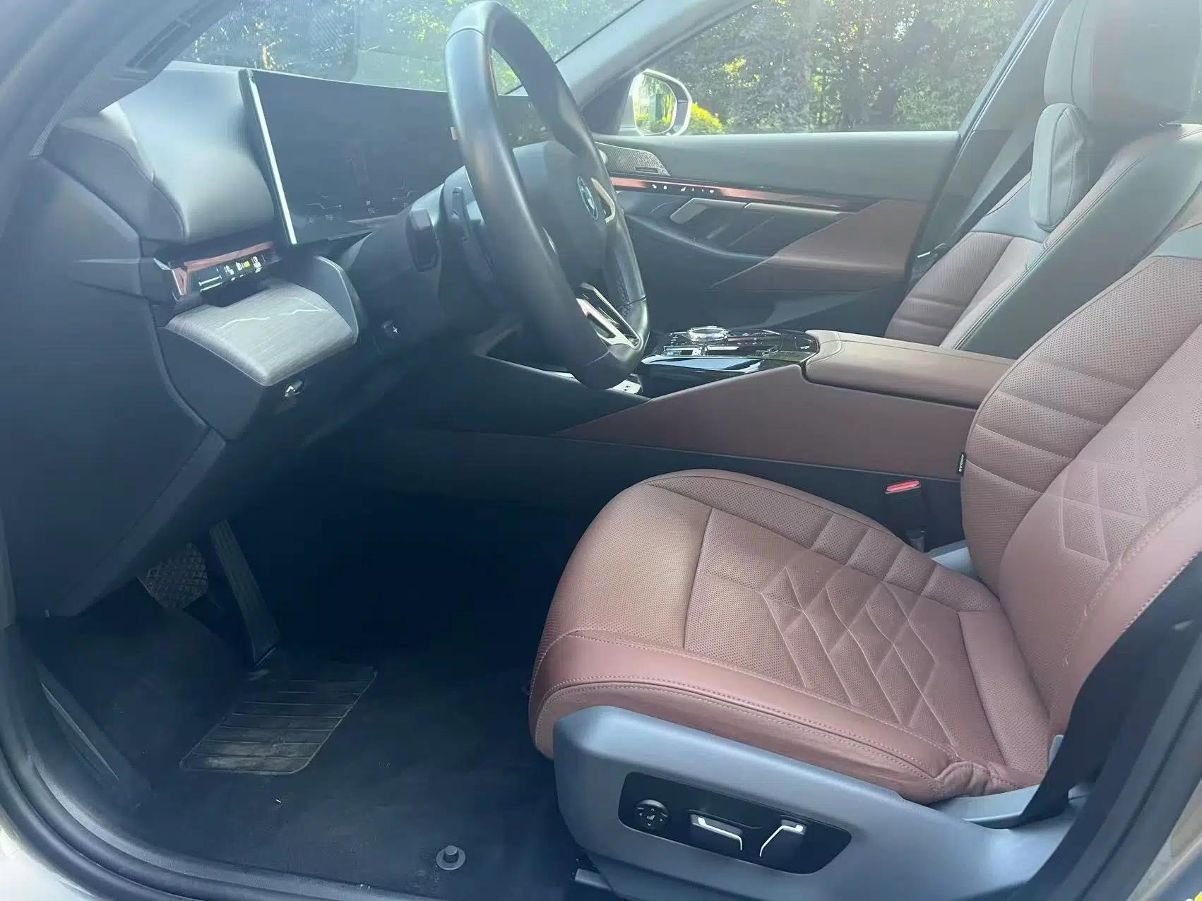 BMW i5 2024 eDrive 35L Luxury Model with M Sport Package — миниатюра 27
