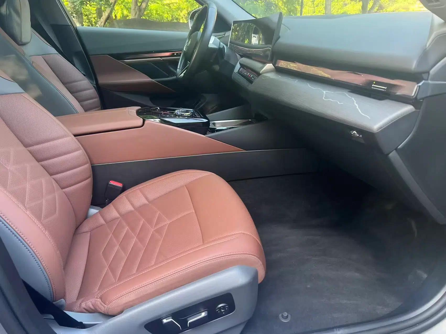 BMW i5 2024 eDrive 35L Luxury Model with M Sport Package — миниатюра 29