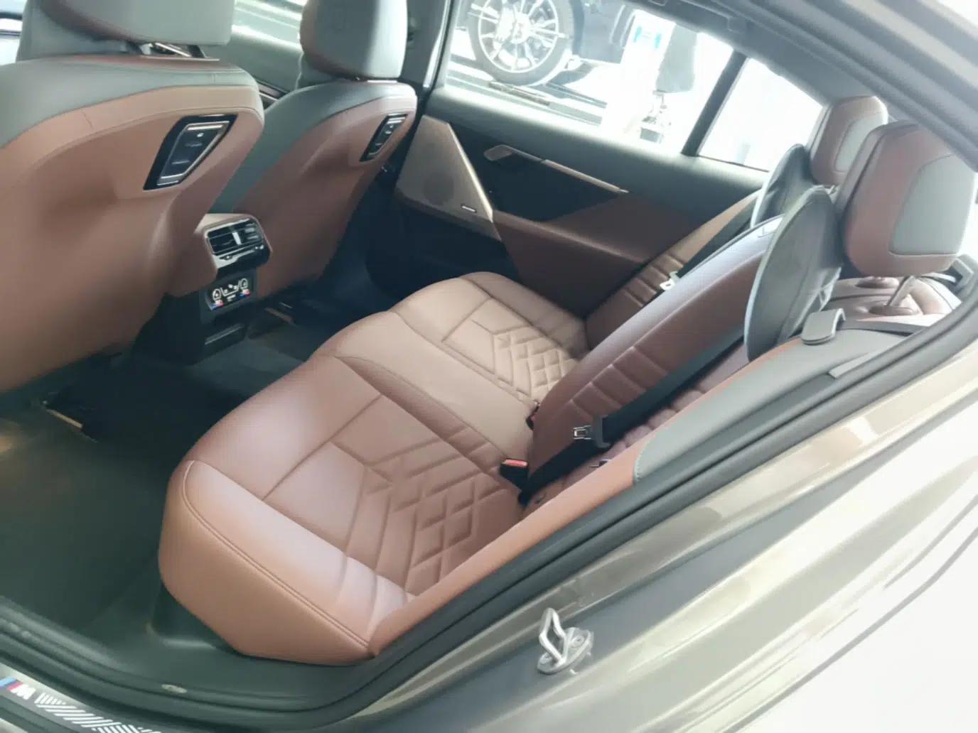 BMW i5 2024 eDrive 35L Luxury Model with M Sport Package — миниатюра 30