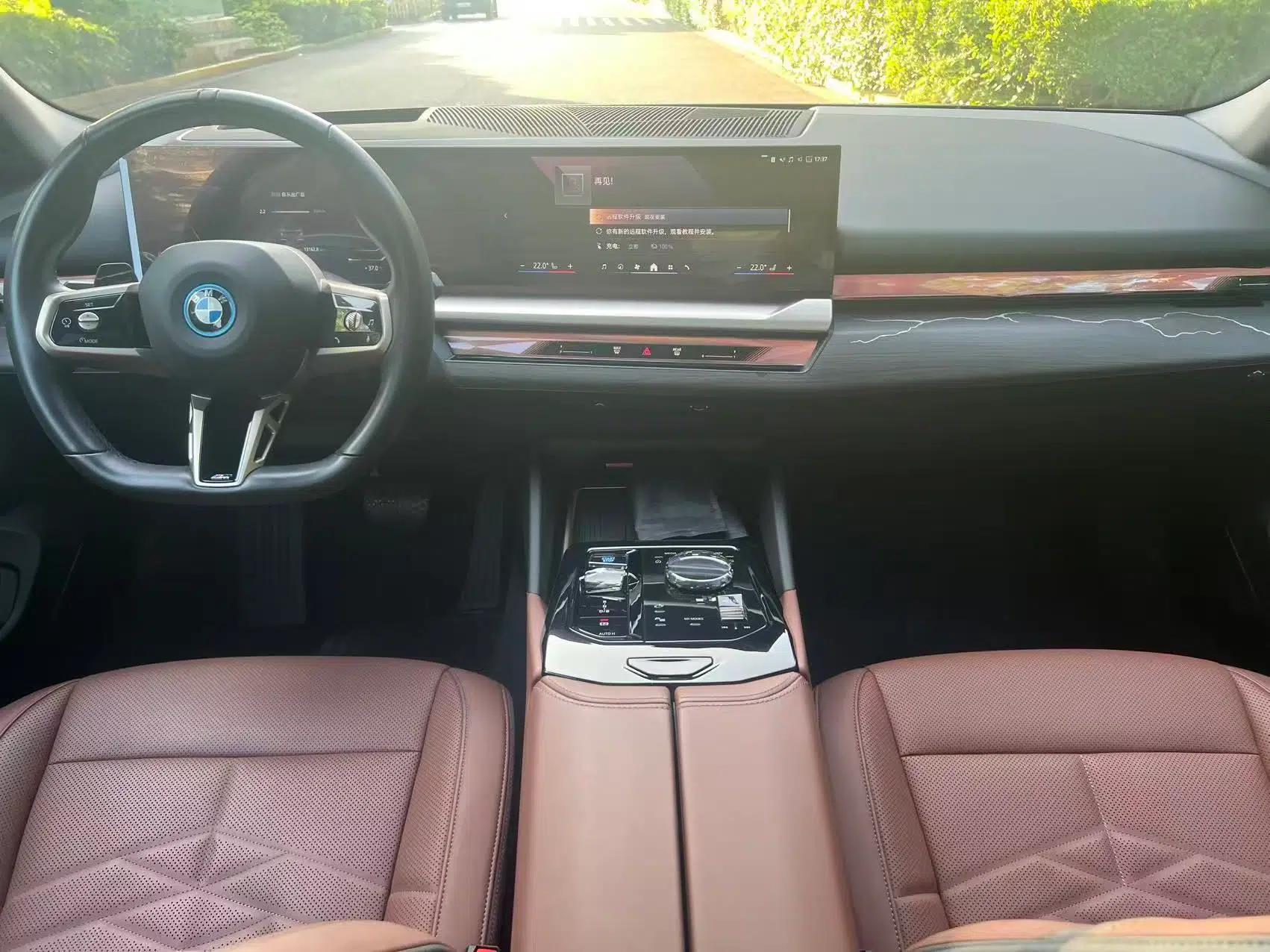 BMW i5 2024 eDrive 35L Luxury Model with M Sport Package — миниатюра 35
