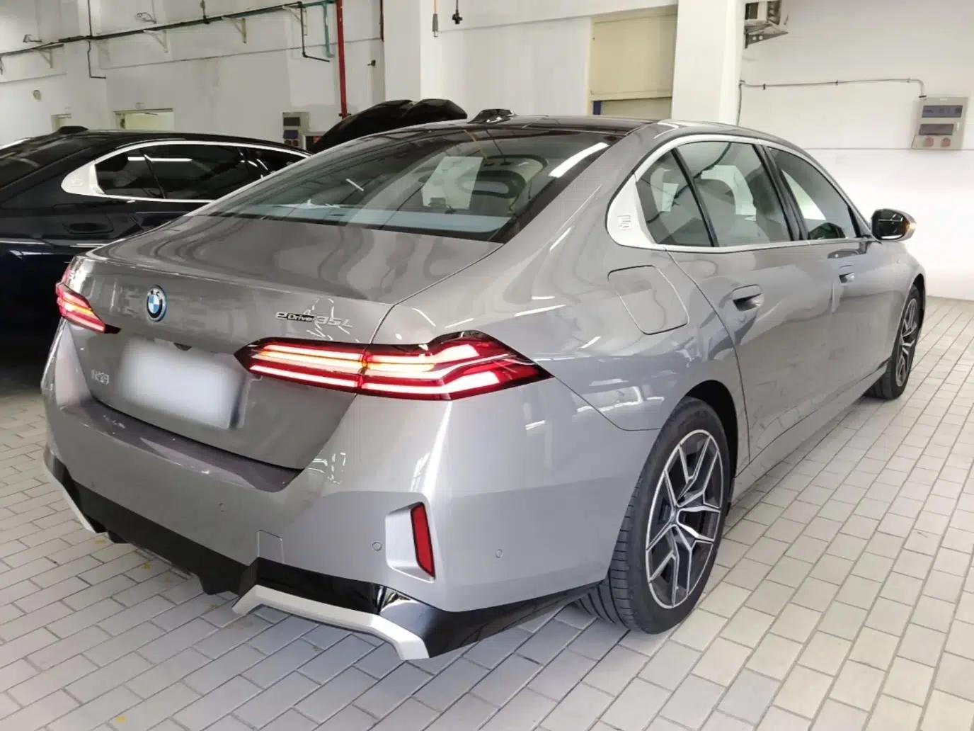 BMW i5 2024 eDrive 35L Luxury Model with M Sport Package — миниатюра 6