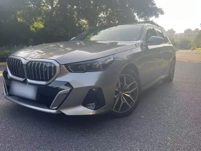 BMW i5 2024 eDrive 35L Luxury Model with M Sport Package