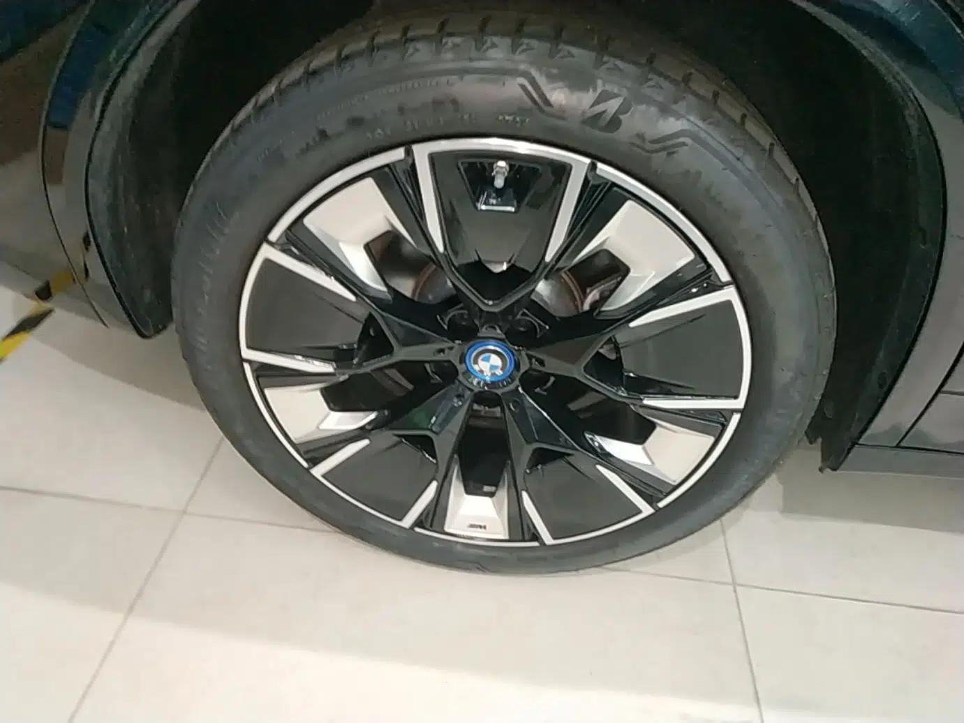 BMW iX3 2024 Leading Type — миниатюра 11