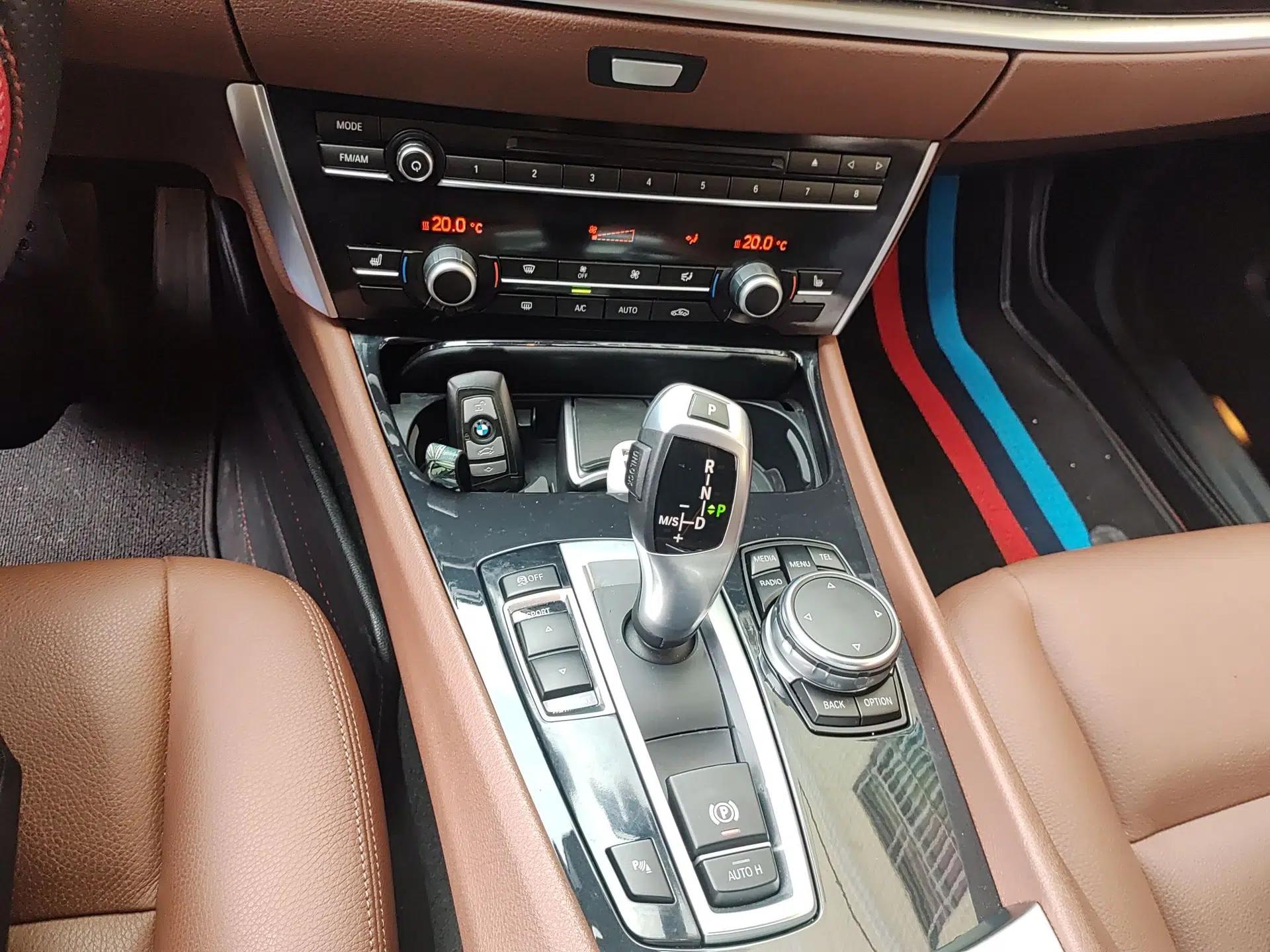 BMW 5 Series GT 2015 528i Leading Model — миниатюра 14