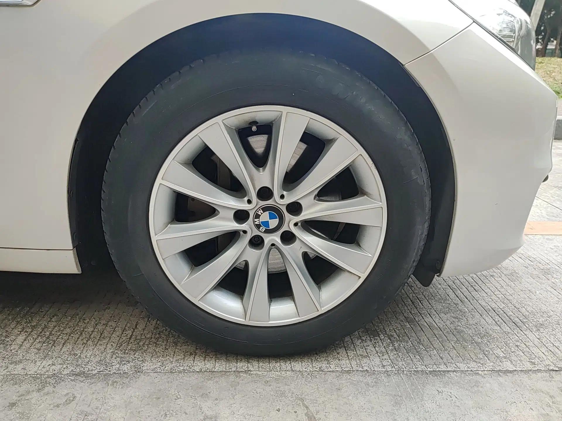 BMW 5 Series GT 2015 528i Leading Model — миниатюра 8