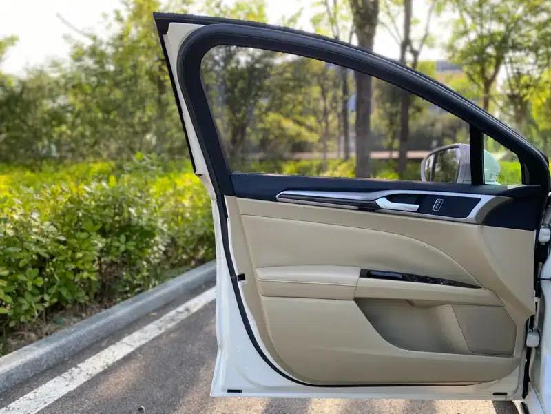 2013 Ford Mondeo 2.0L GTDi200 Luxury — миниатюра 22