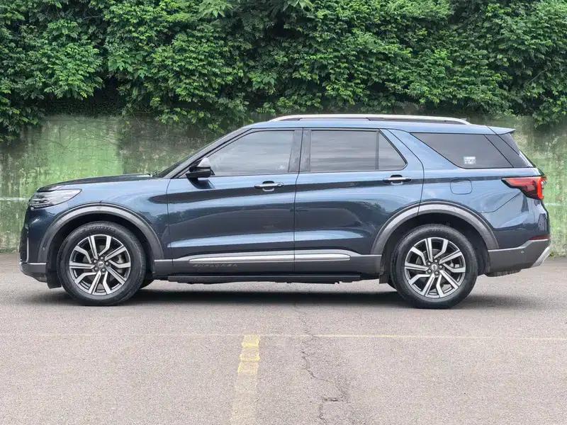 2023 Ford Explorer EcoBoost 285 AWD Titanium Edition 7-Seater — миниатюра 4
