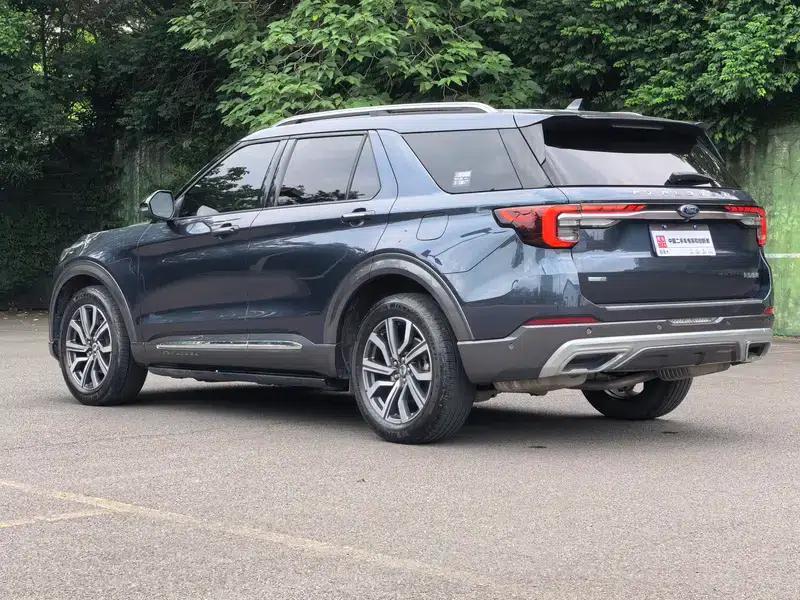 2023 Ford Explorer EcoBoost 285 AWD Titanium Edition 7-Seater — миниатюра 5