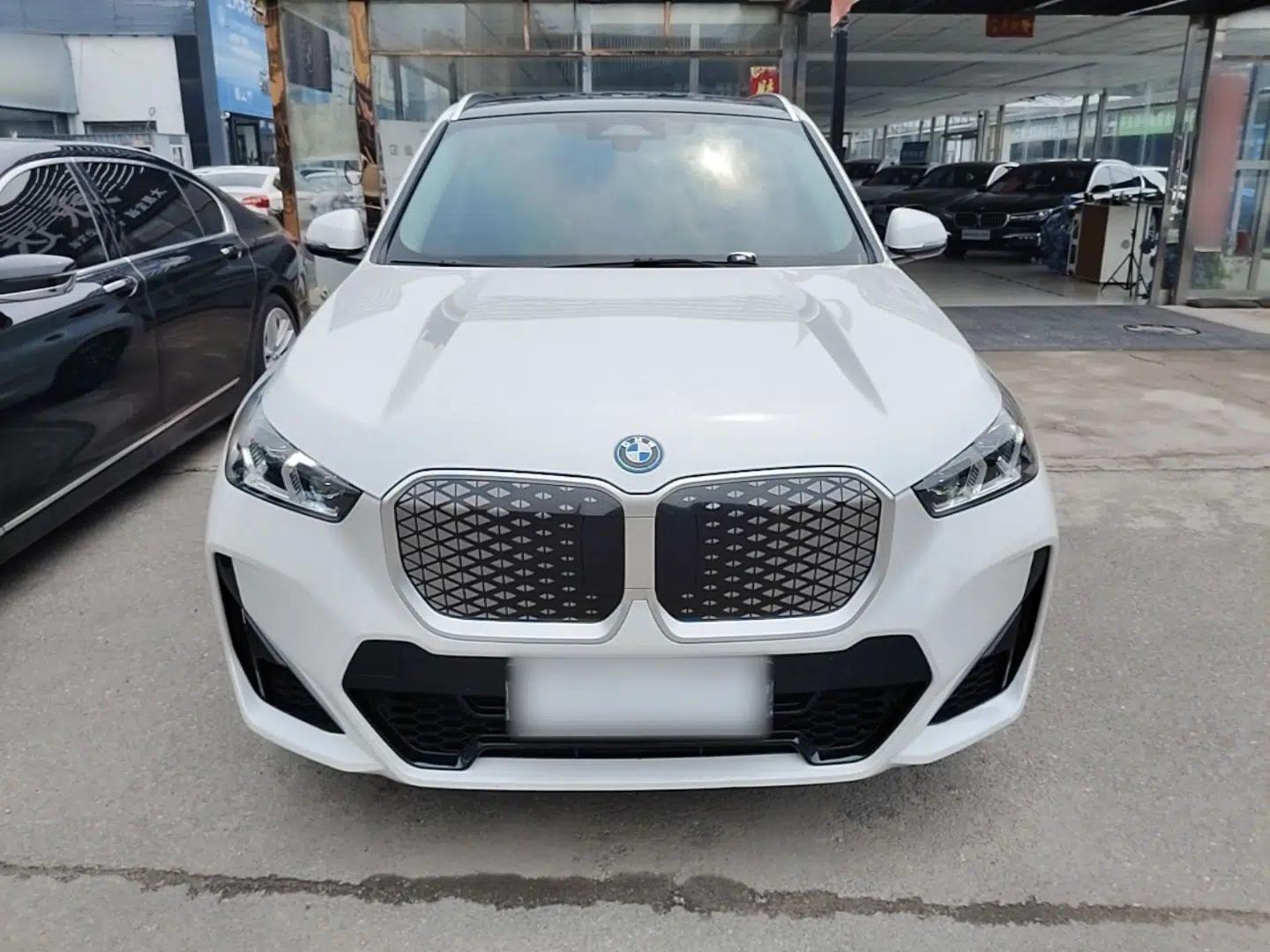 BMW iX1 2023 eDrive25L M Sport Package — миниатюра 2