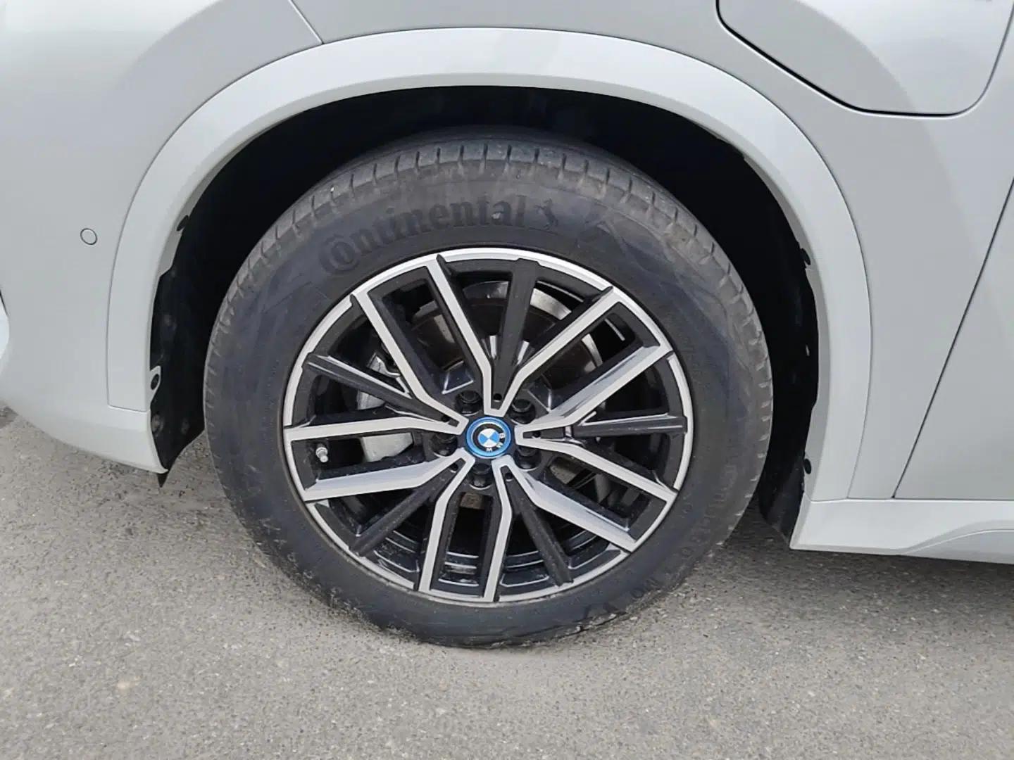 BMW iX1 2023 eDrive25L M Sport Package — миниатюра 10