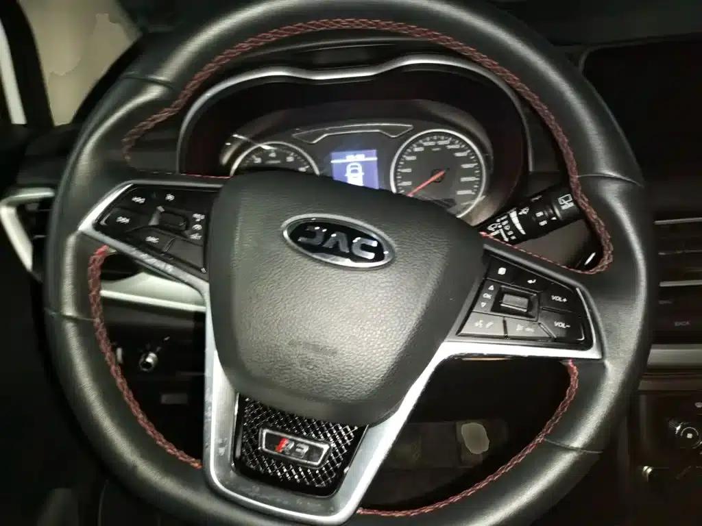 Refine R3 2018 1.6L Manual Deluxe Edition — миниатюра 11
