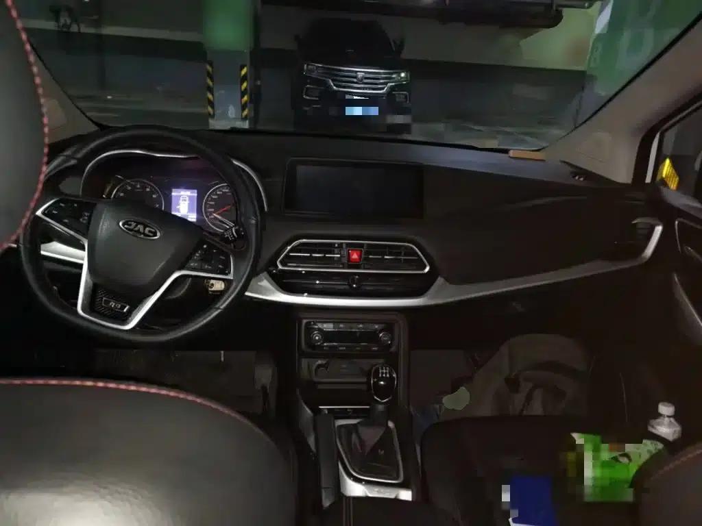 Refine R3 2018 1.6L Manual Deluxe Edition — миниатюра 10