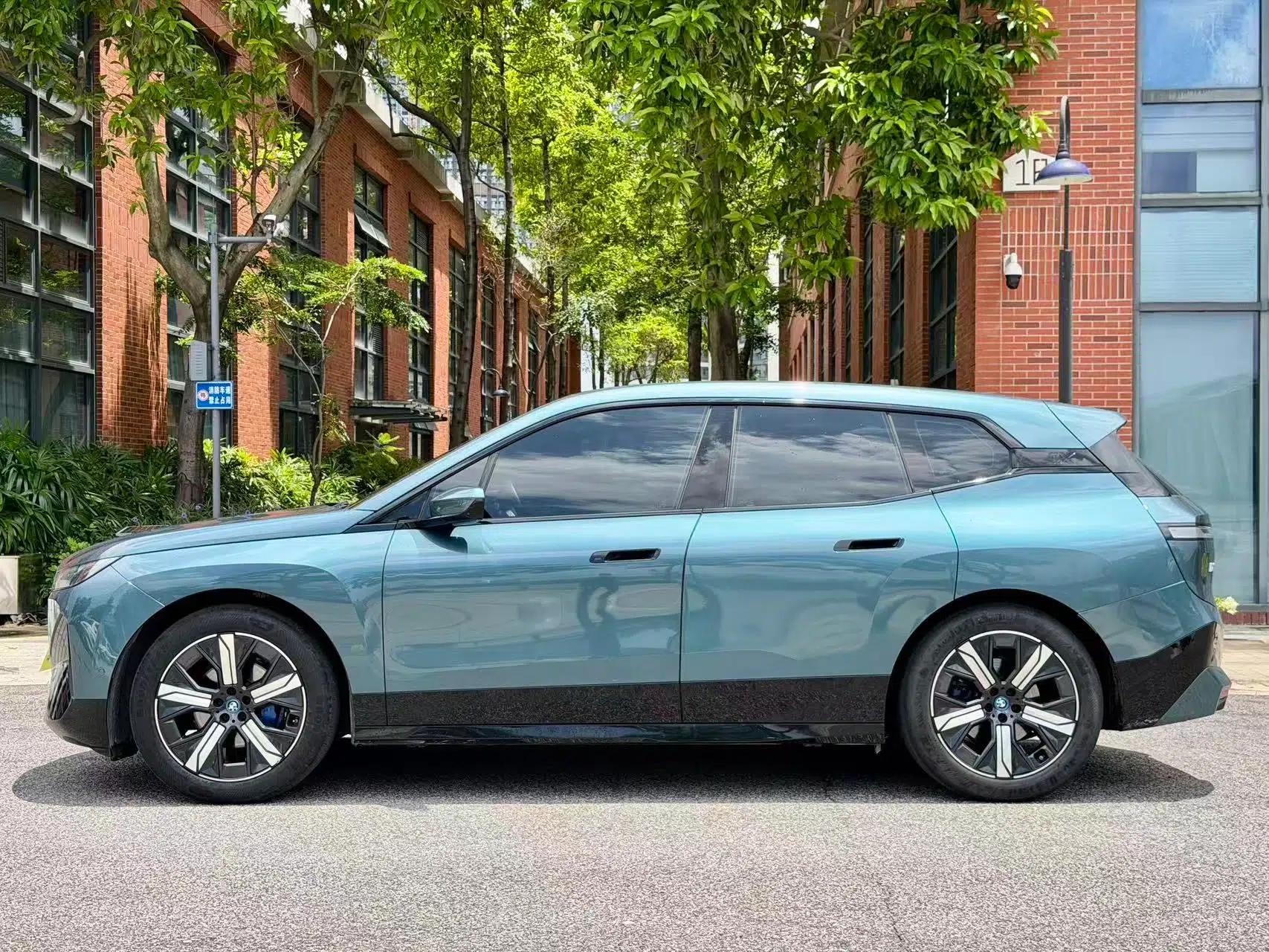 BMW iX 2022 xDrive40 — миниатюра 17