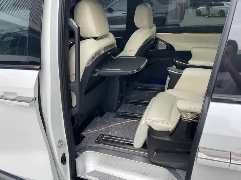 Trumpchi M8 2023 Master Series 2.0TGDI Flagship Edition — миниатюра 19