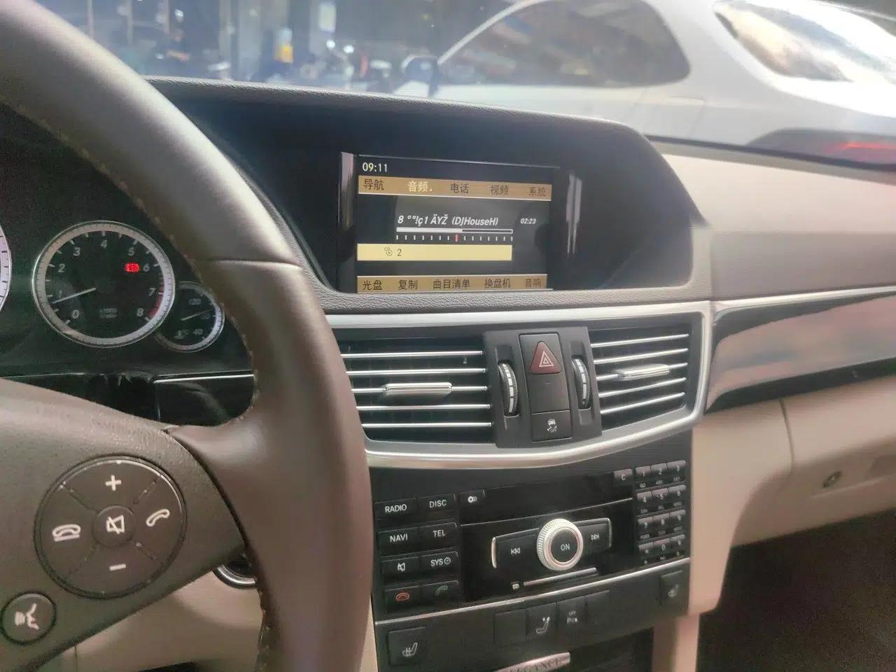 Mercedes-Benz E-Class 2010 E 200 CGI Elegant Model — миниатюра 13