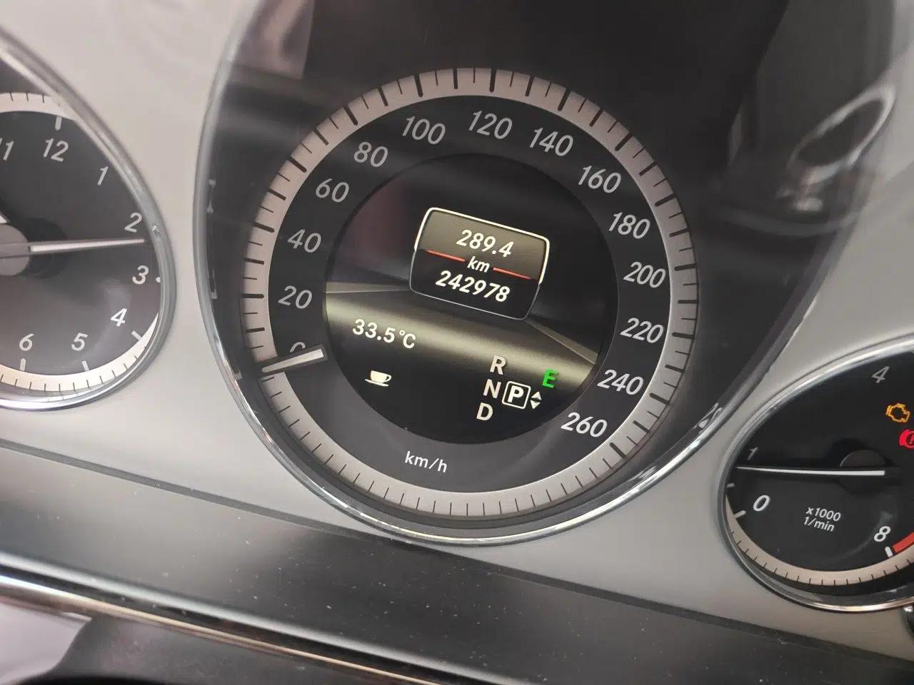 Mercedes-Benz E-Class 2013 E 300 L Stylish Model — миниатюра 12