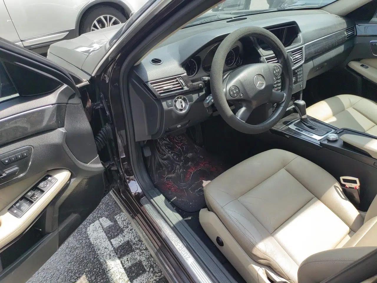 Mercedes-Benz E-Class 2010 E 260 CGI Fashion Model — миниатюра 16