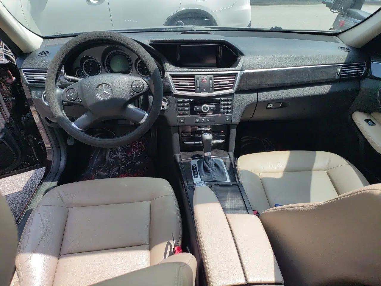 Mercedes-Benz E-Class 2010 E 260 CGI Fashion Model — миниатюра 9