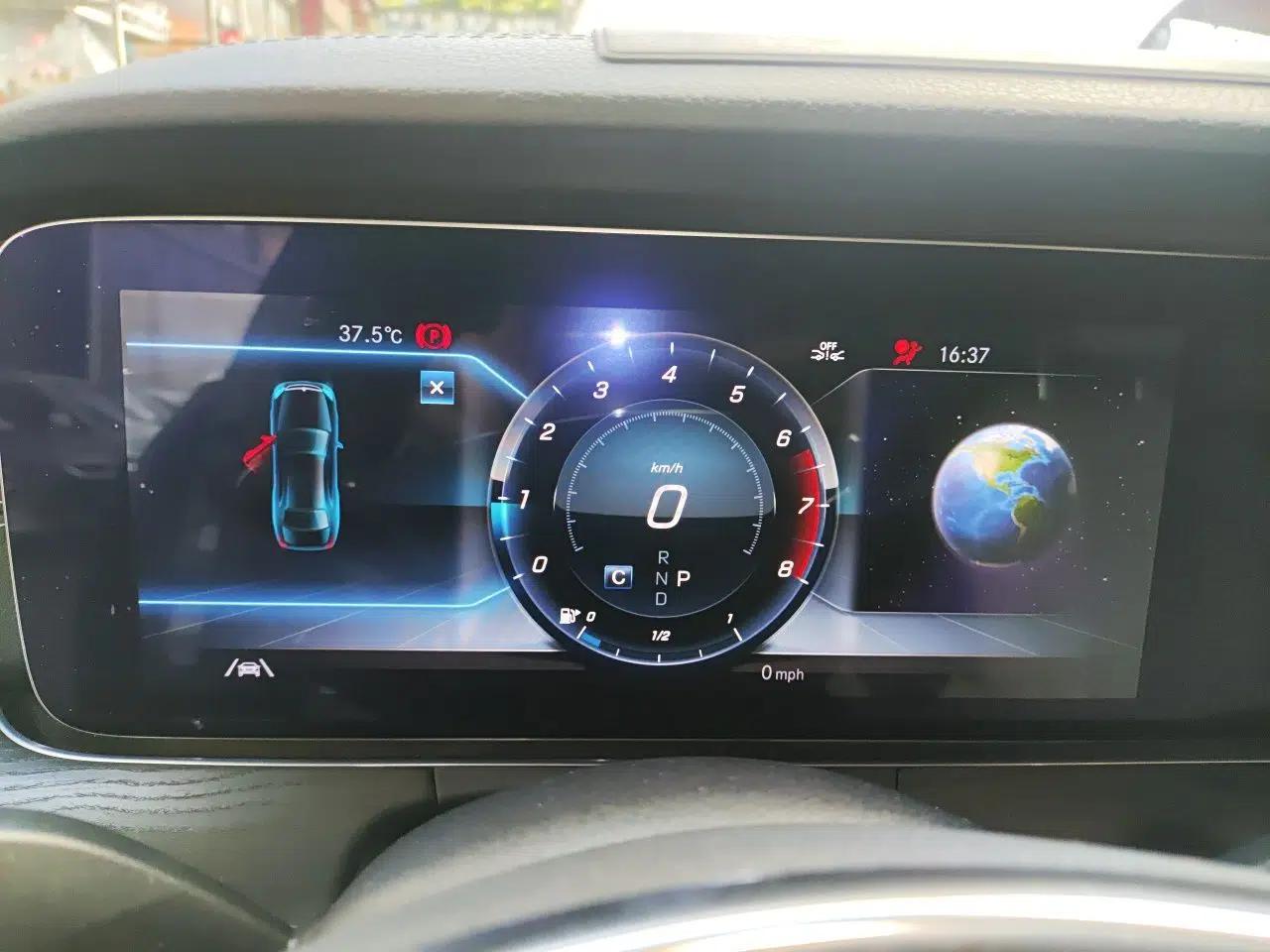 Mercedes-Benz E-Class 2016 E 300 L Sport Luxury Model — миниатюра 11