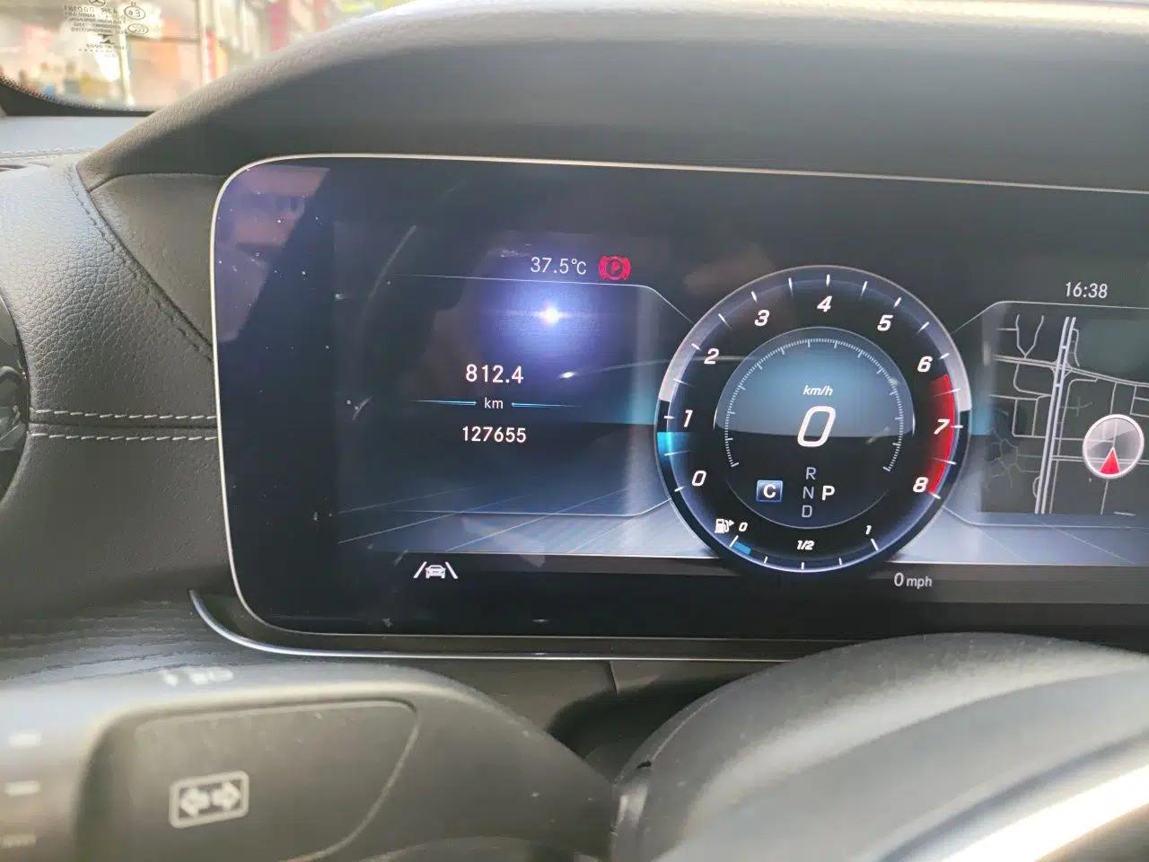 Mercedes-Benz E-Class 2016 E 300 L Sport Luxury Model — миниатюра 12