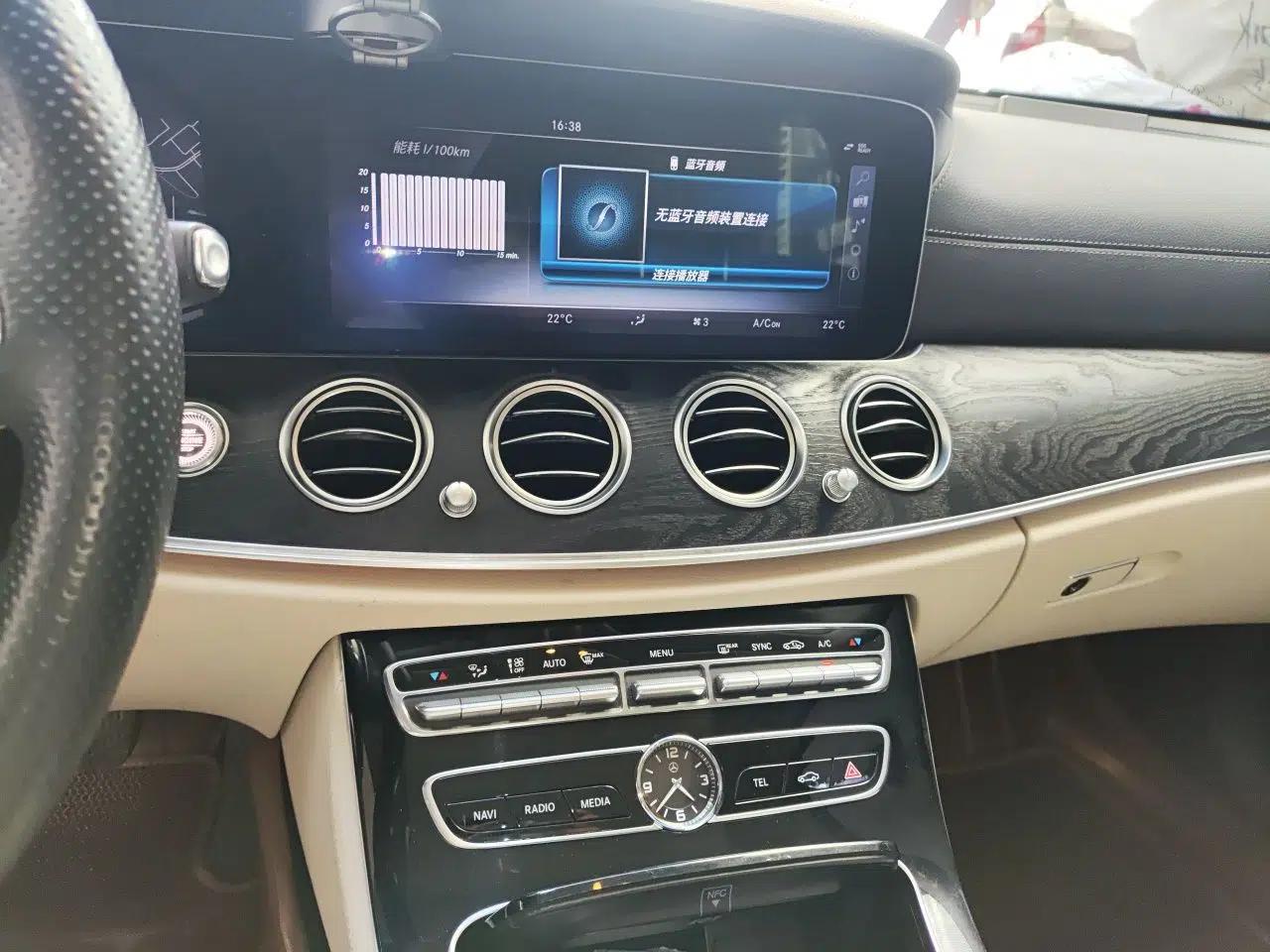 Mercedes-Benz E-Class 2016 E 300 L Sport Luxury Model — миниатюра 13