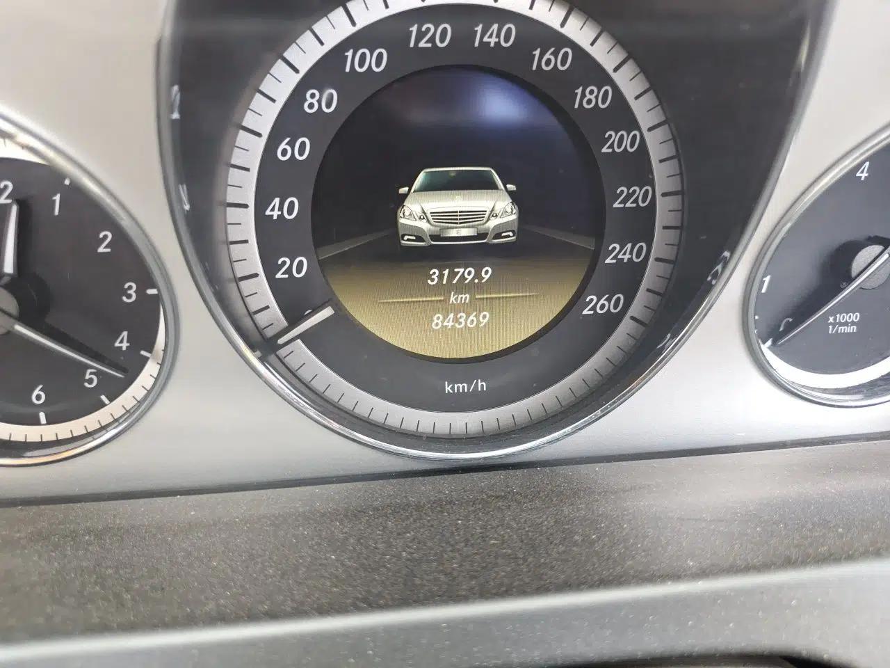 Mercedes-Benz E-Class 2011 E 260 CGI Convertible Edition — миниатюра 12