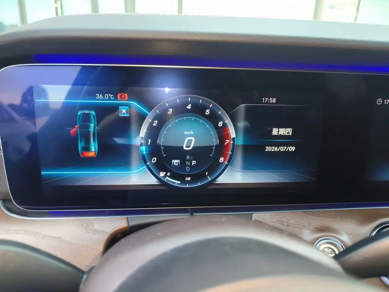 Mercedes-Benz E-Class 2018 E 300 L Luxury Model — миниатюра 11
