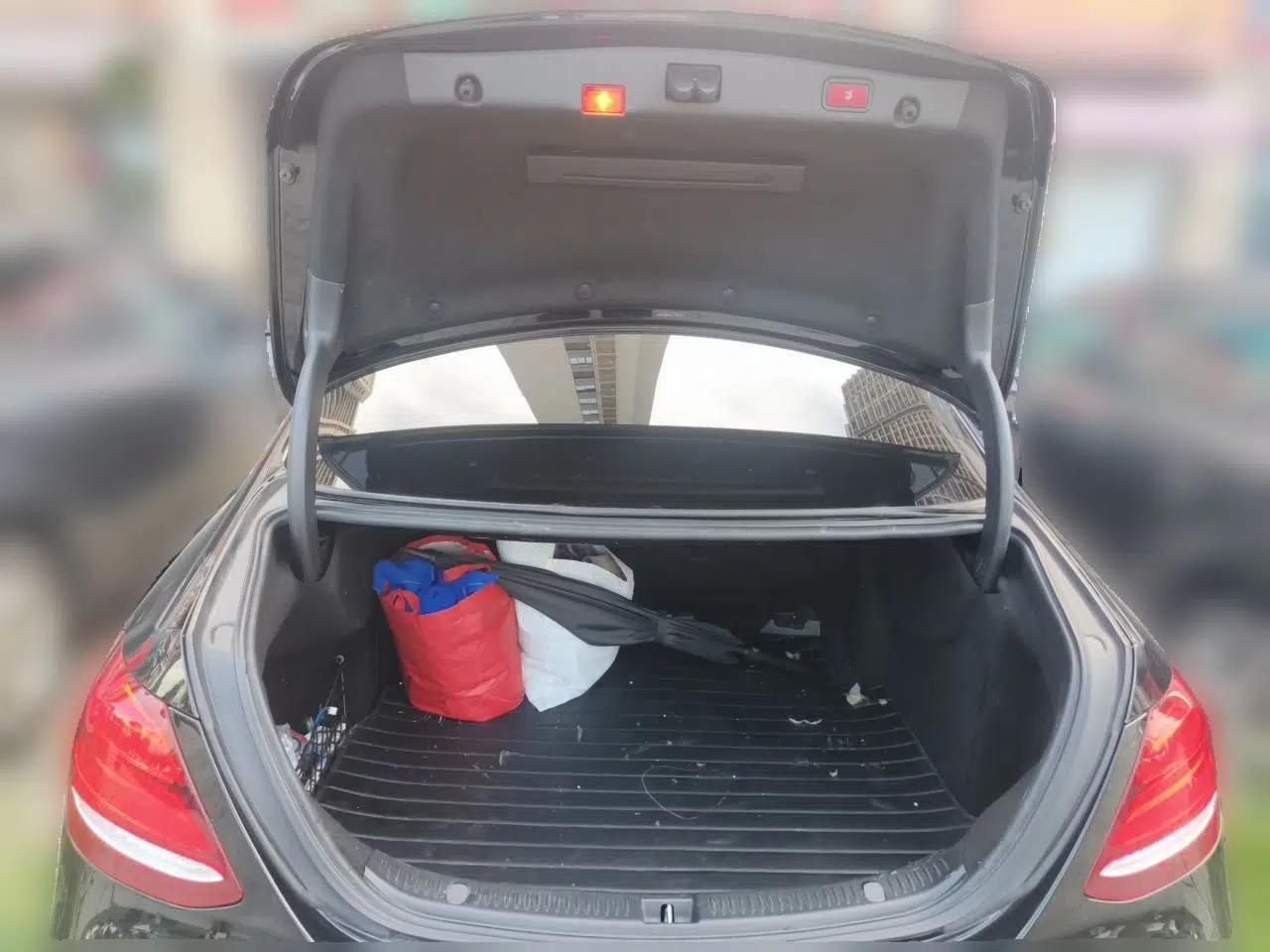 Mercedes-Benz E-Class 2018 E 300 L Luxury Model — миниатюра 19