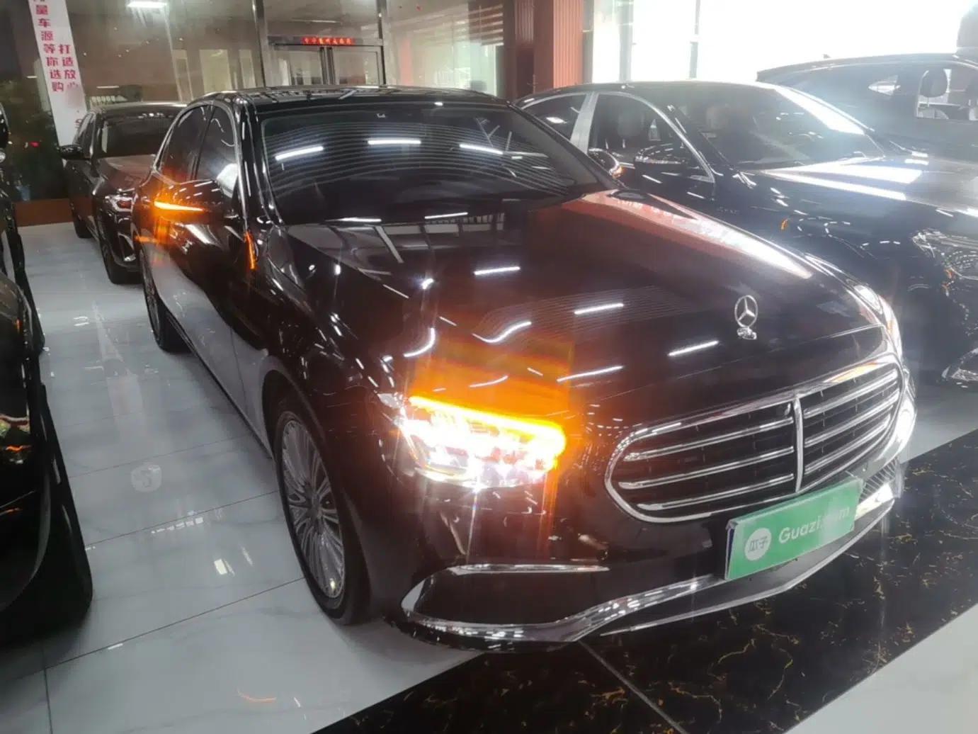 Mercedes-Benz E-Class 2022 Second Facelift E 300 L Fashion Edition — миниатюра 3