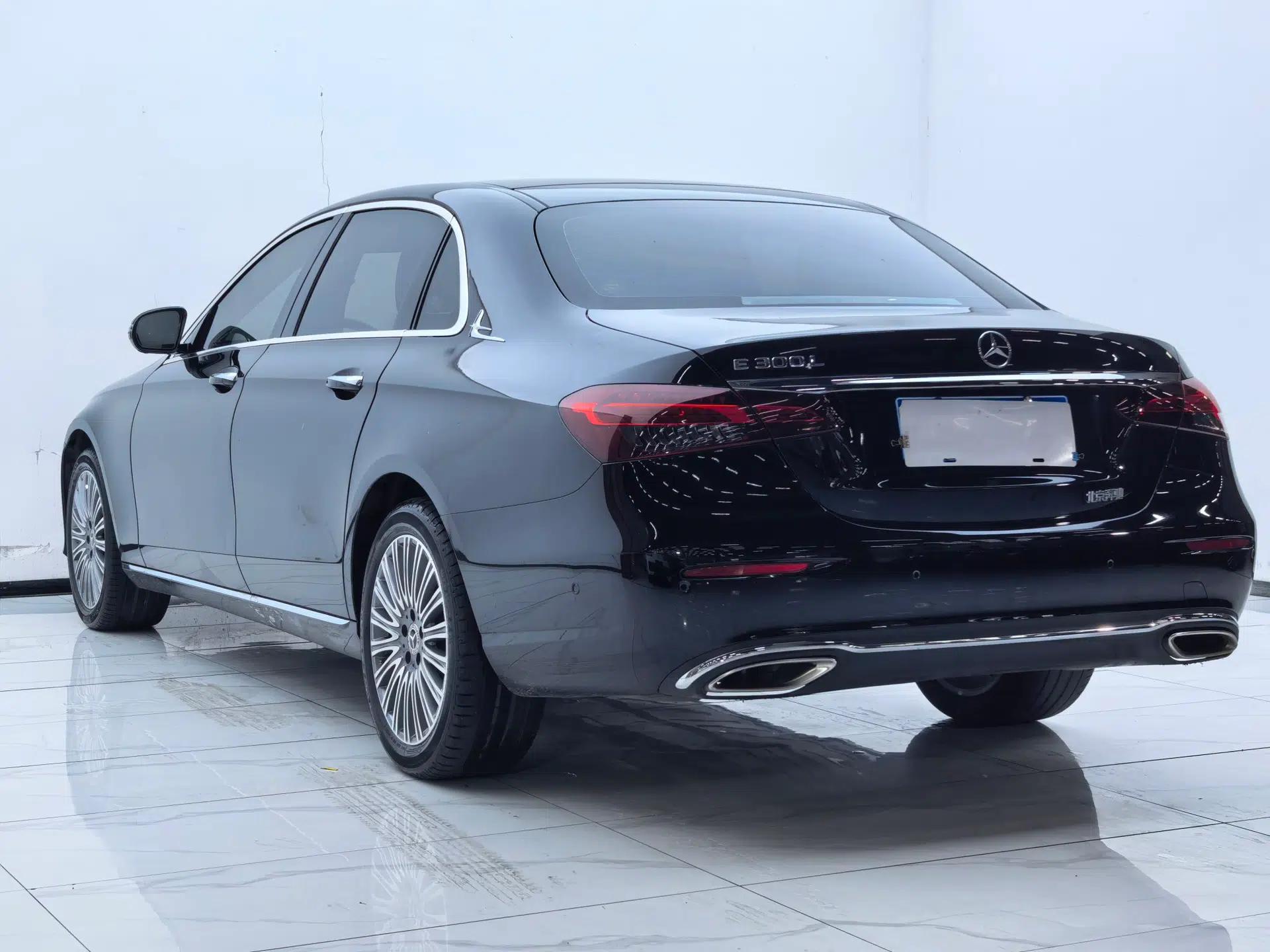 Mercedes-Benz E-Class 2022 Second Facelift E 300 L Fashion Edition — миниатюра 22