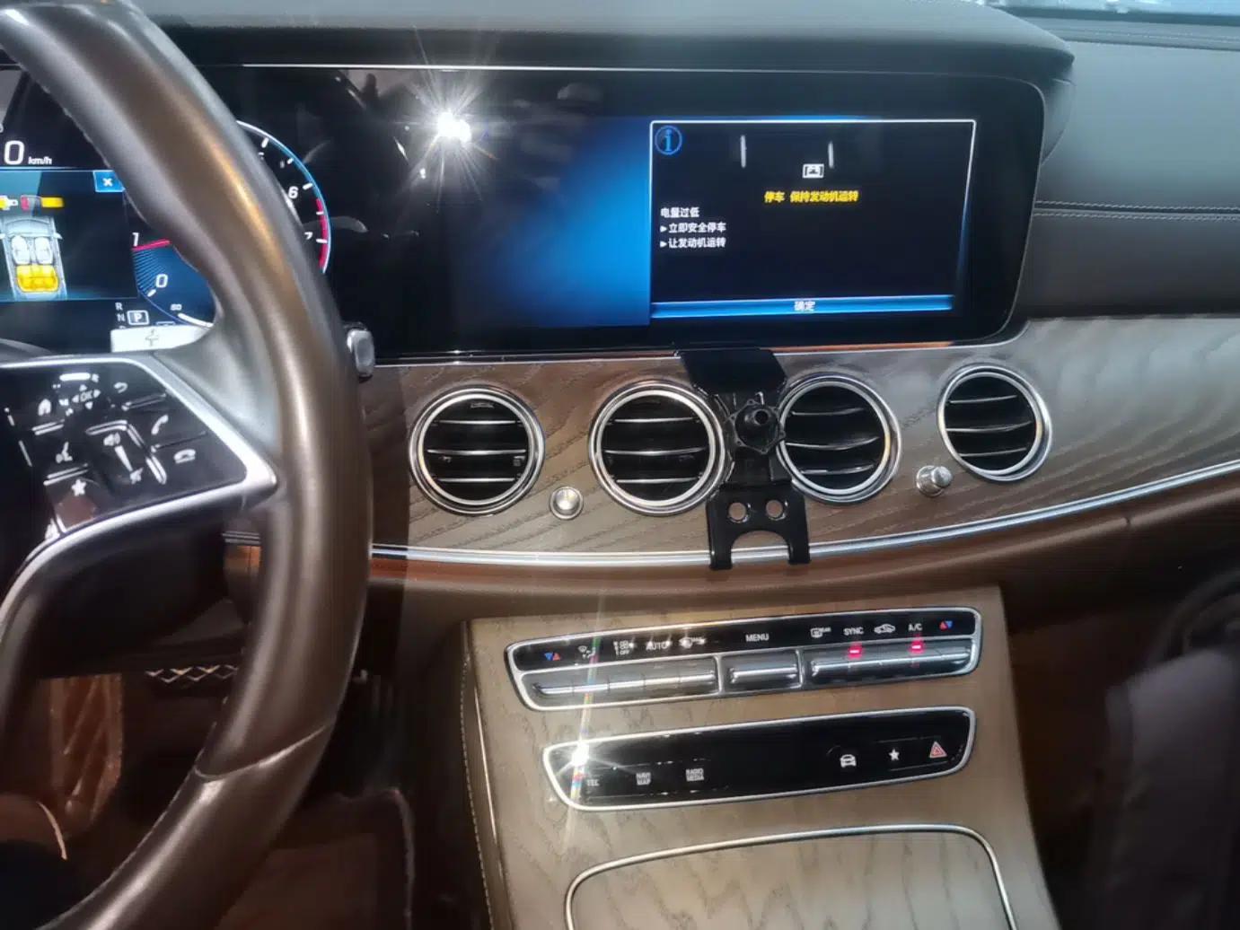 Mercedes-Benz E-Class 2022 Second Facelift E 300 L Fashion Edition — миниатюра 26