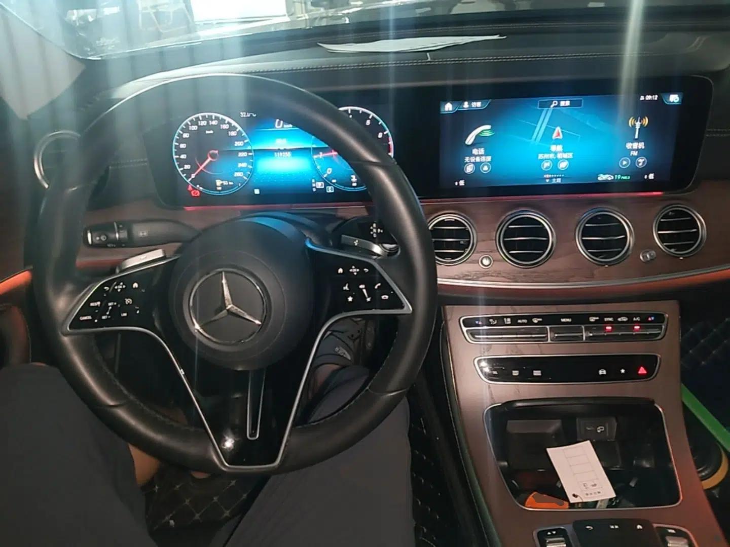 Mercedes-Benz E-Class 2022 Revised Version E 300 L Fashion Edition — миниатюра 12