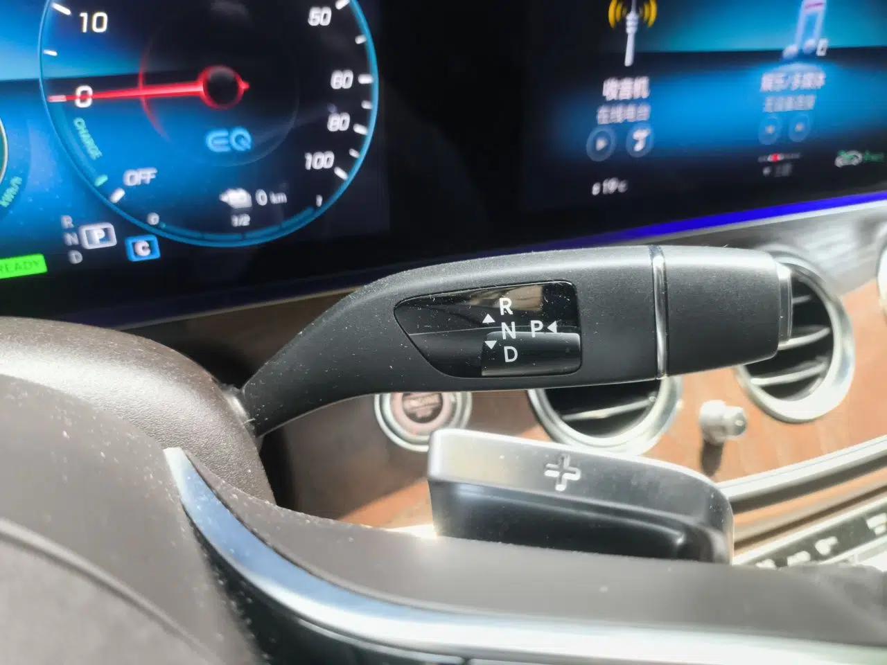 Mercedes-Benz E-Class New Energy 2023 E 350 e L Plug-in Hybrid Sedan — миниатюра 14