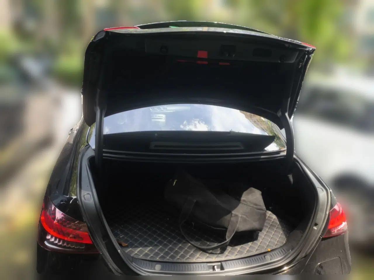 Mercedes-Benz E-Class New Energy 2023 E 350 e L Plug-in Hybrid Sedan — миниатюра 19