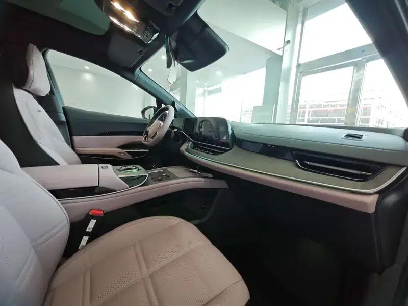 Hongqi Tiangong 08 2025 680 Ultra 4WD Edition — миниатюра 31