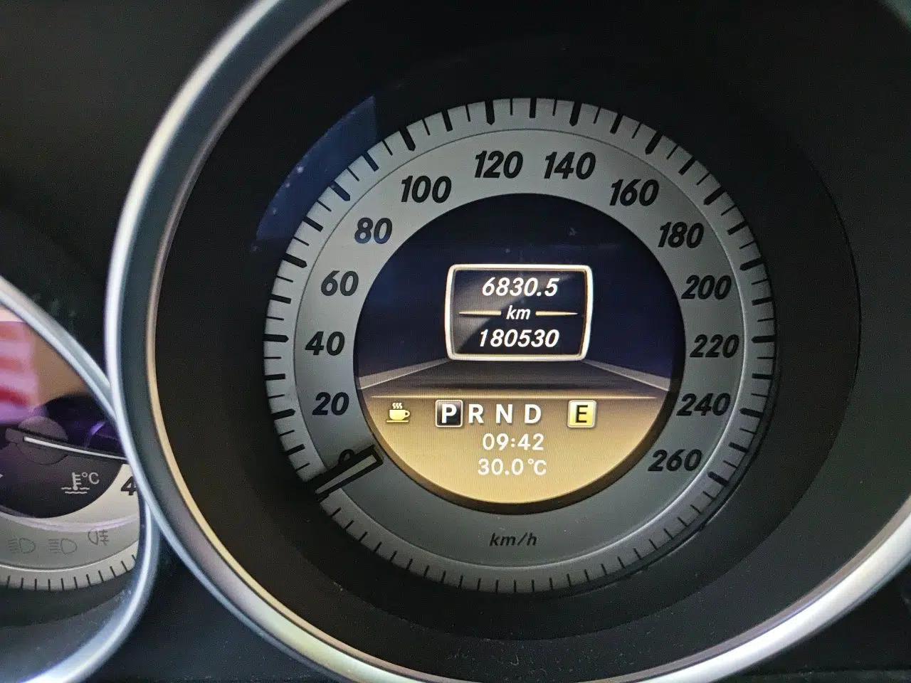 Mercedes-Benz C-Class 2011 C 200 CGI Fashion Model — миниатюра 12