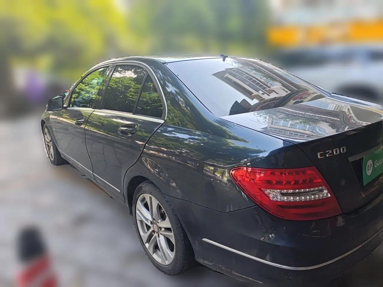 Mercedes-Benz C-Class 2011 C 200 CGI Fashion Model — миниатюра 4