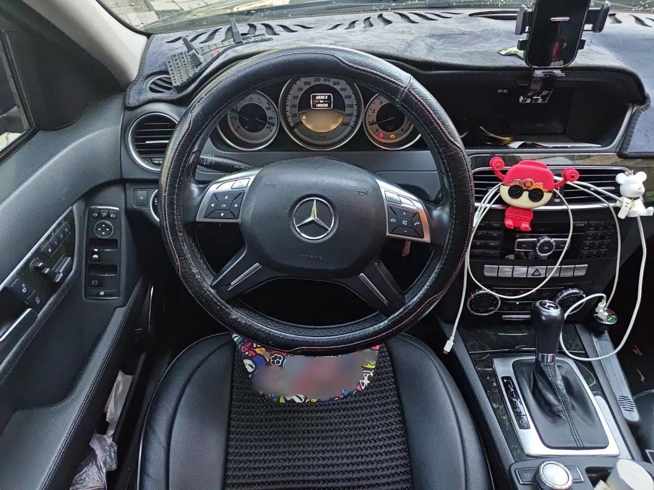 Mercedes-Benz C-Class 2011 C 200 CGI Fashion Model — миниатюра 10