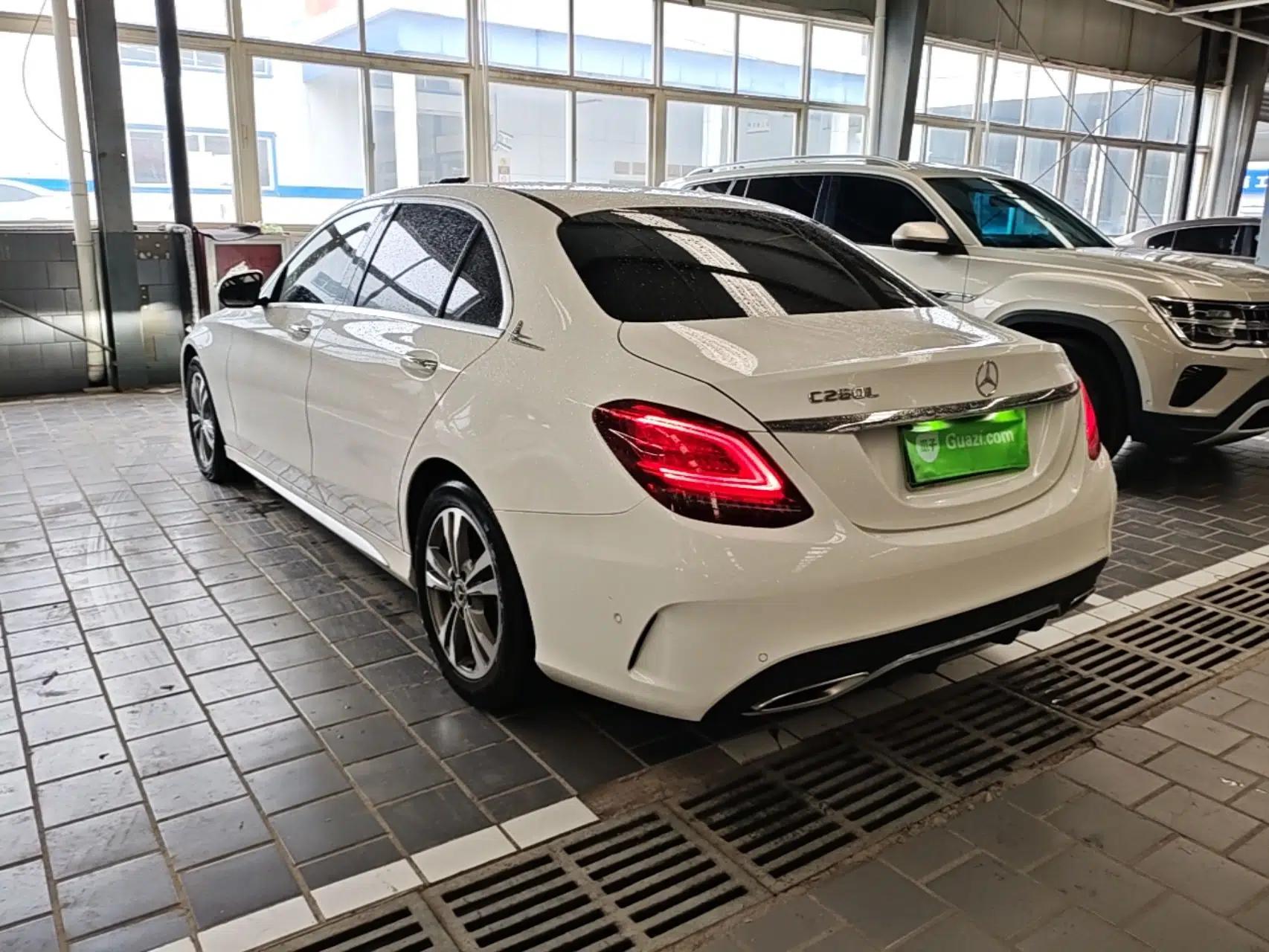 Mercedes-Benz C-Class 2019 C 180 L Fashion Edition Sport Version — миниатюра 4