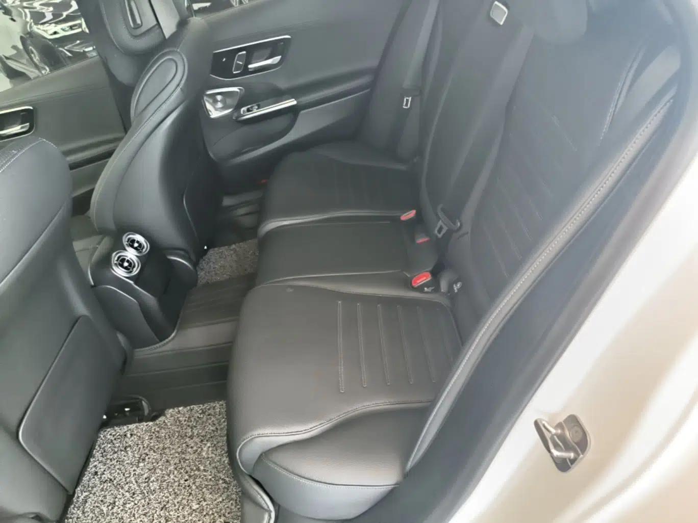 Mercedes-Benz C-Class 2024 Second Facelift C 260 L Starry Night Sport Edition — миниатюра 20