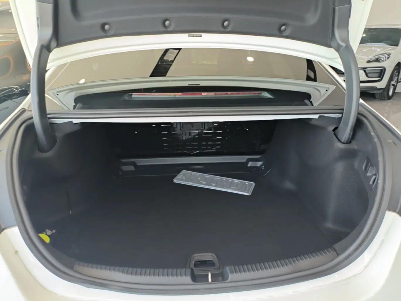 Mercedes-Benz C-Class 2024 Second Facelift C 260 L Starry Night Sport Edition — миниатюра 22