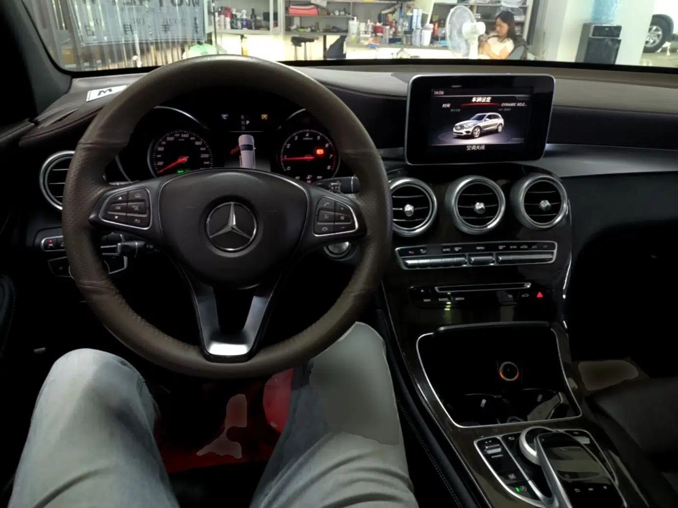 Mercedes-Benz GLC 2019 GLC 260 4MATIC Luxury Model — миниатюра 12