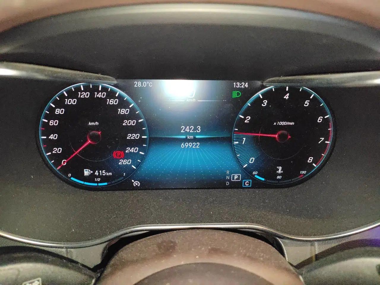 Mercedes-Benz GLC 2021 GLC 260 L 4MATIC Luxury Model — миниатюра 11