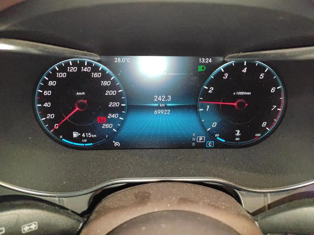 Mercedes-Benz GLC 2021 GLC 260 L 4MATIC Luxury Model — миниатюра 12