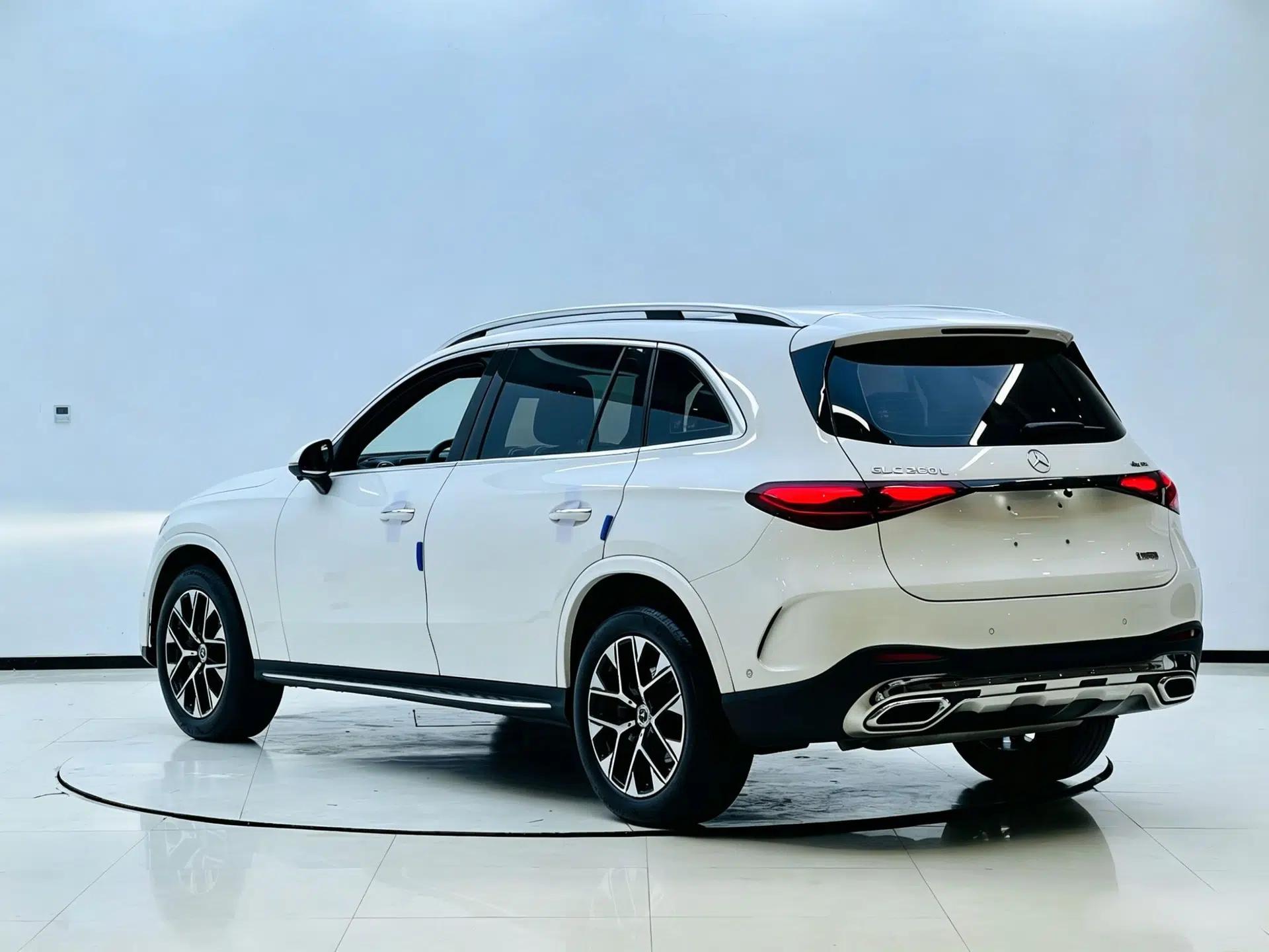 Mercedes-Benz GLC 2023 GLC 260 L 4MATIC Luxury 7-Seater — миниатюра 4