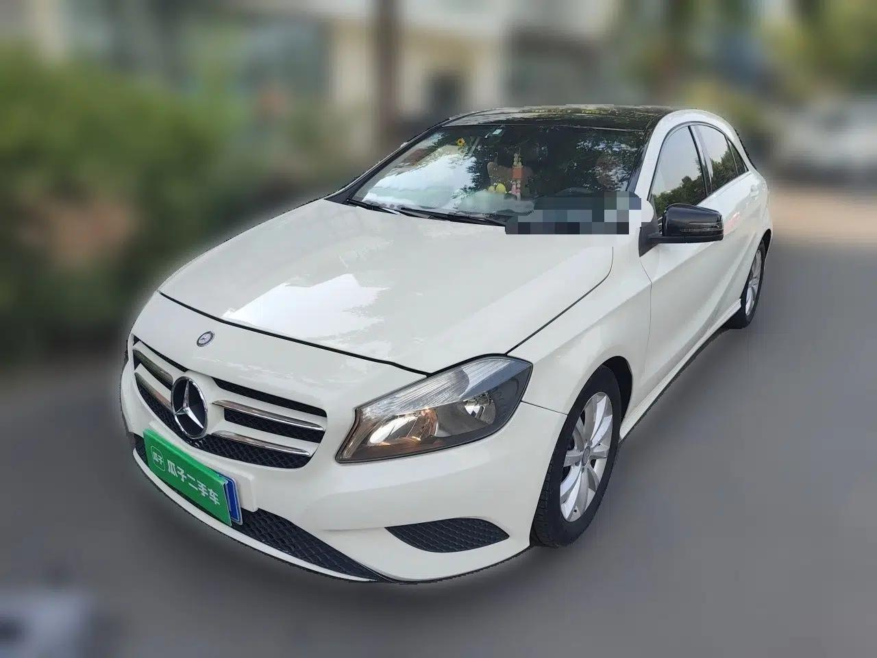 Mercedes-Benz A-Class 2015 A 180 Standard Model — миниатюра 1