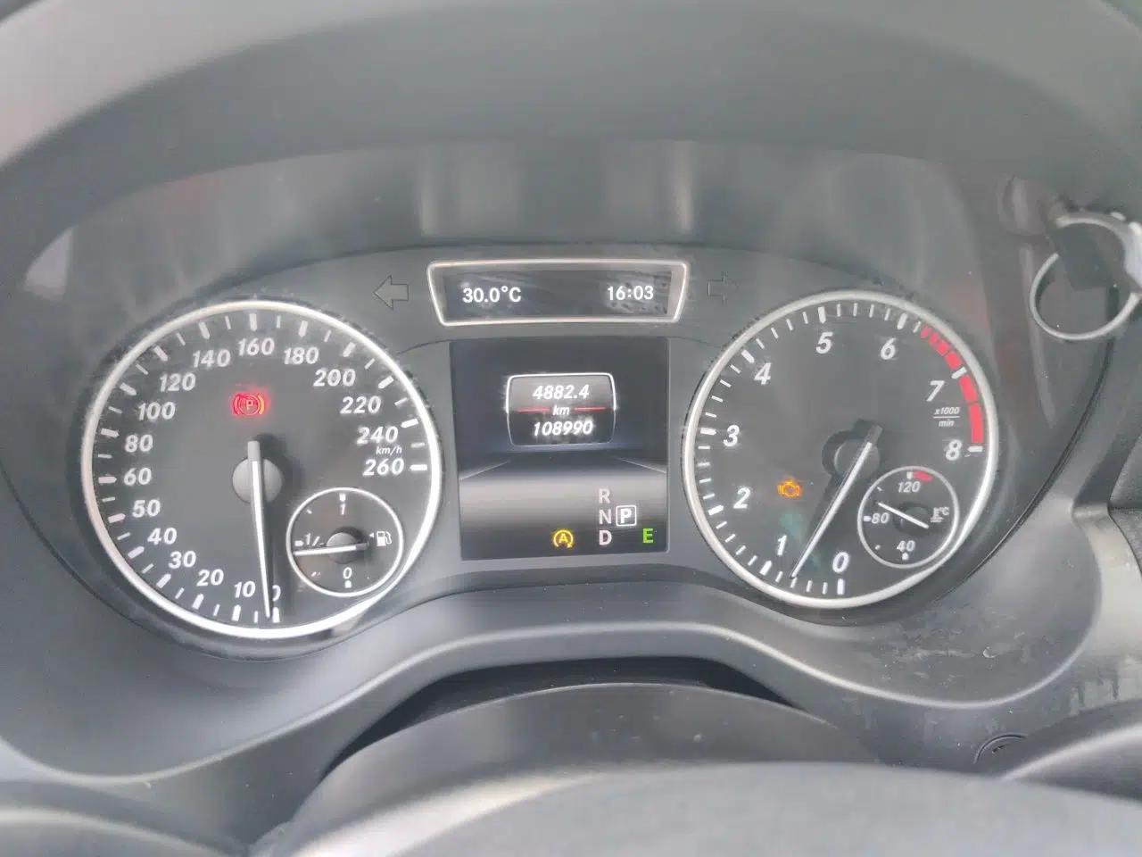Mercedes-Benz A-Class 2015 A 180 Standard Model — миниатюра 11